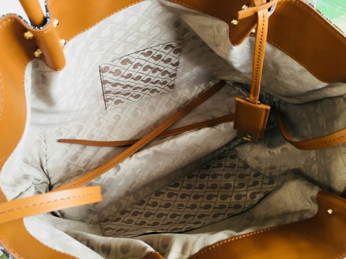 ハンドバッグのGHERARDINI