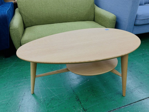 生活家具のテーブル