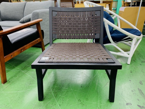 イスのアームレスチェアー