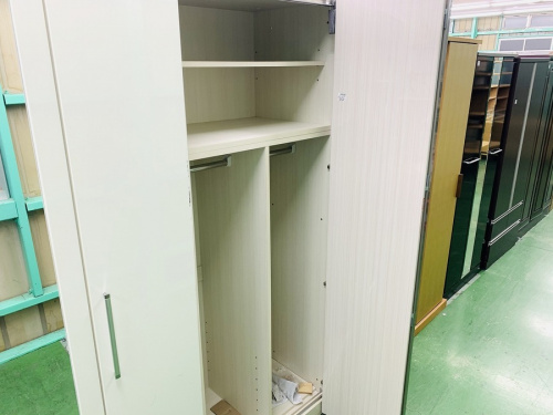 クローゼット収納のワードローブ