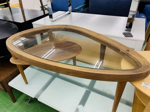家具のガラステーブル