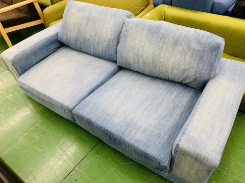 家具の2人掛けソファー