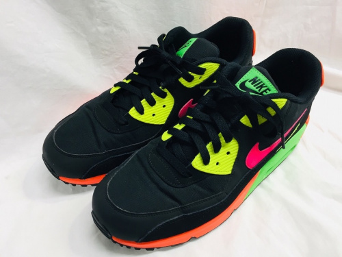 靴のスニーカー　ナイキエアー