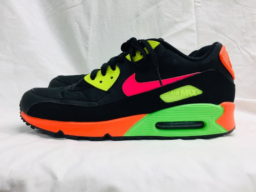 スニーカー　ナイキエアーのローカットスニーカー