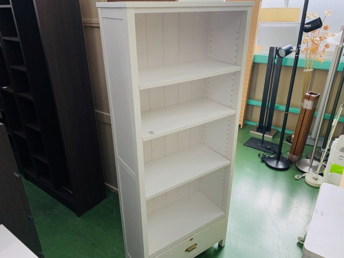 収納家具の本収納
