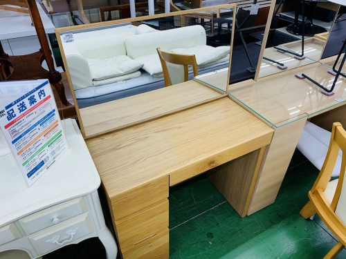 収納家具のドレッサー