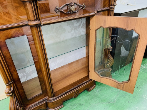 アンティークのサイドボード