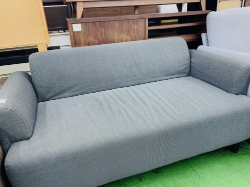 生活家具の2人掛けソファー