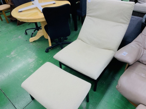 家具のテーブル