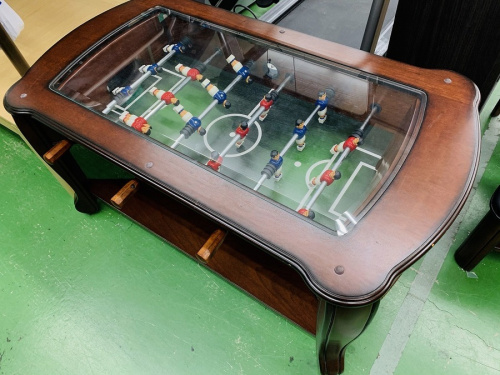 テーブルのサッカーゲーム付テーブル