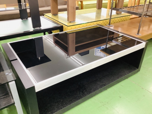 生活家具のテーブル