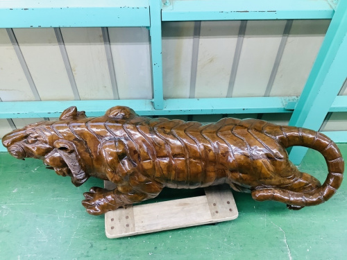 置物の木彫りの熊