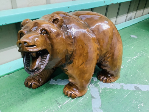 木彫りの虎の食器