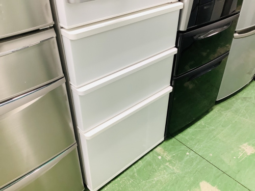 冷蔵庫の4ドア冷蔵庫