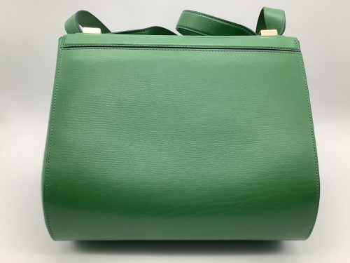 バッグのショルダーバッグ