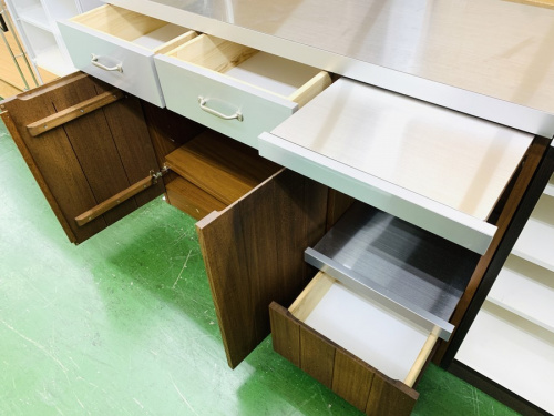 キッチン収納のステンレストップキッチンカウンター