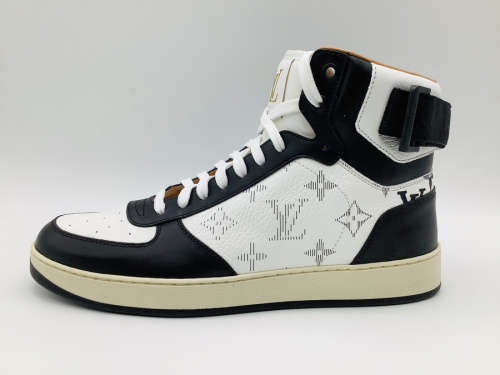 ハイカットスニーカーのLOUIS VUITTON