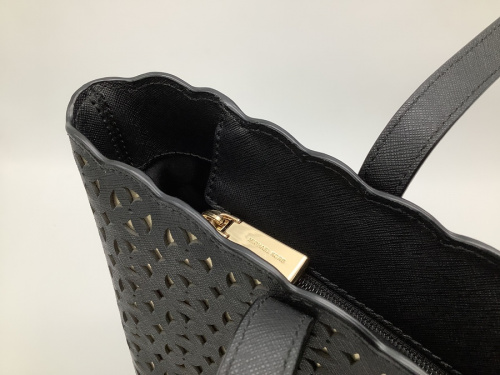 トートバッグのMICHAEL KORS