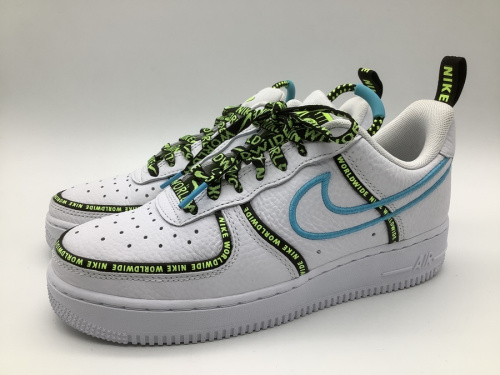 靴のスニーカー