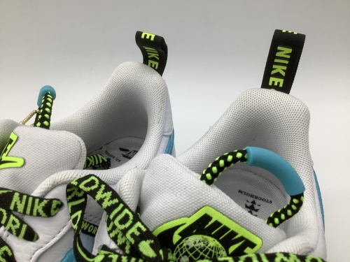 スニーカーのローカットスニーカー