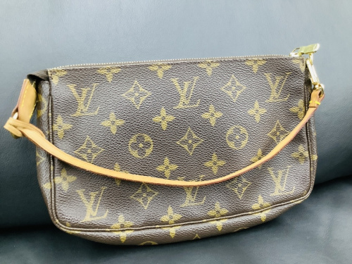 ポーチのLOUIS VUITTON