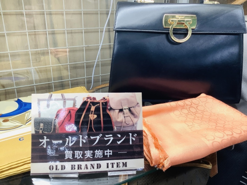 バッグの馬車金具ワンショルダーレザーバッグ