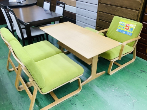 生活家具のテーブル