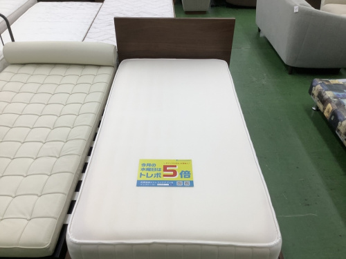 家具のベッド