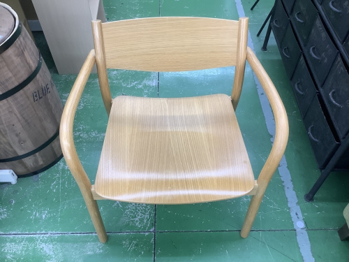 イスのオーク材ラウンジアームチェア