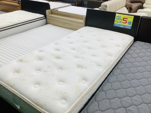 家具のベッド