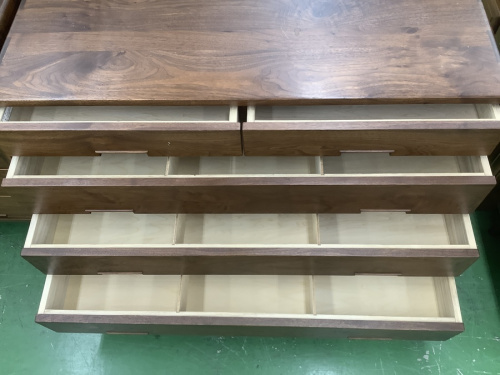 ローチェストの起立木工