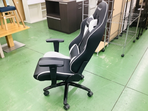 ゲーミングチェアのAKRACING