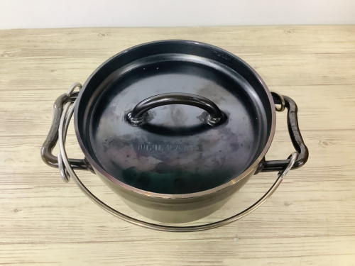 BBQ用品のダッチオーブン