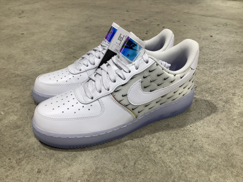 靴のスニーカー