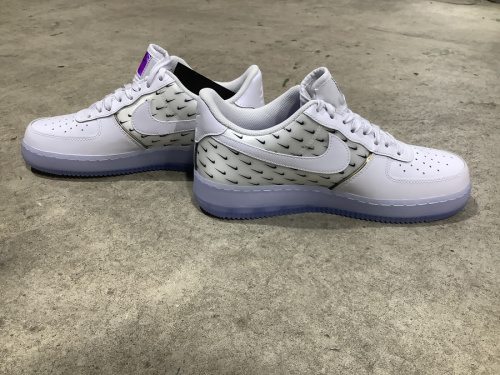 ローカットスニーカーのNIKE