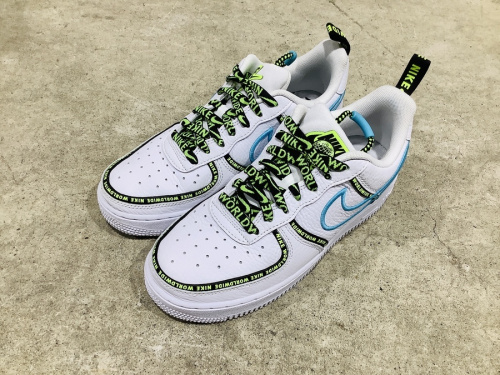 スニーカーのナイキ