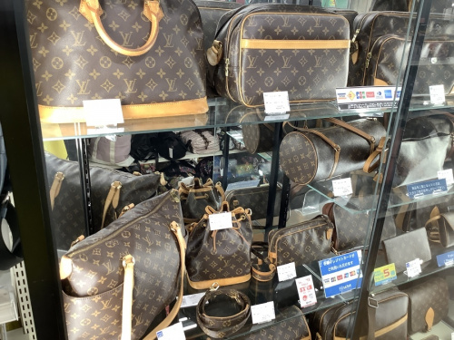 フラップクラッチバッグのCELINE