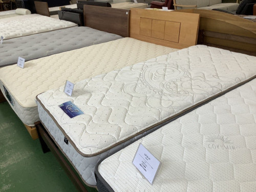 ニトリのダイニングテーブル