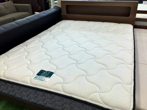 中古家具のベッド