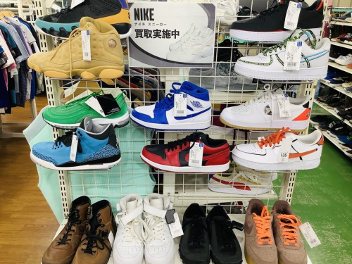 スニーカーのローカットスニーカー