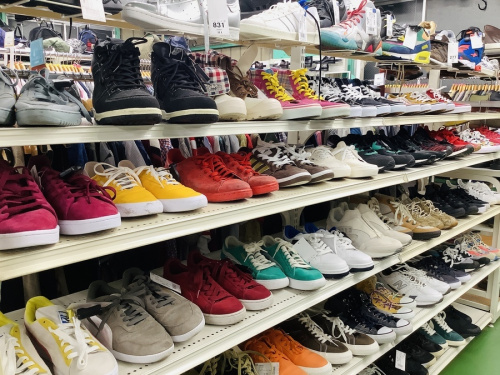 adidas originalsのアディダス