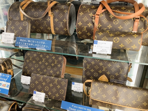 ボディバッグのLOUIS VUITTON