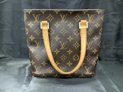 トートバッグのLOUIS VUITTON