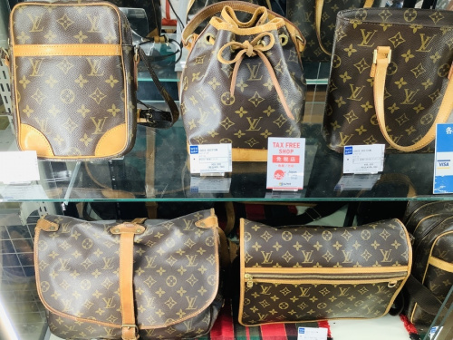 ショルダーバッグのLOUIS VUITTON