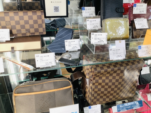 チェーンデザインココマークブローチのCHANEL