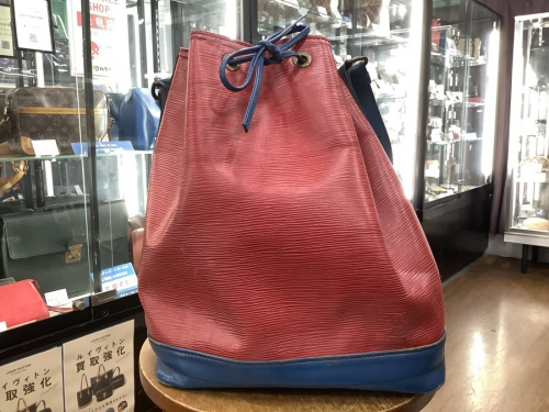 バッグのショルダーバッグ