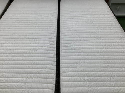 クイーンベッドのダークブラウン