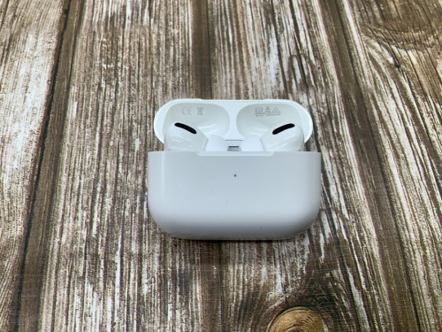 ヘッドホンのAirPods Pro