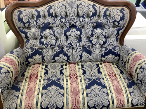 ソファーのアンティーク調2人掛けソファー