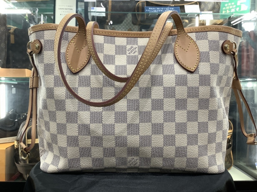 トートバッグのLOUIS VUITTON